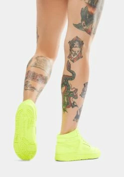 Budget π₯ Skechers LA Gear Neon Yellow π Sneakers π₯ 9 Skechers LA Gear Neon Yellow Sneakers